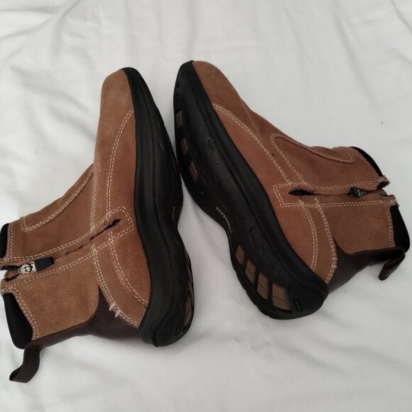 LANDS' END Tan SUEDE Feel ANKLE BOOTS  Sz 7.5B - Picture 3 of 8